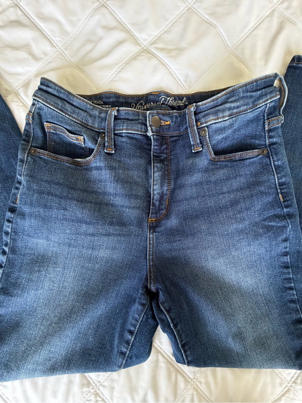 Universal Thread Women's High-Rise Straight Jeans